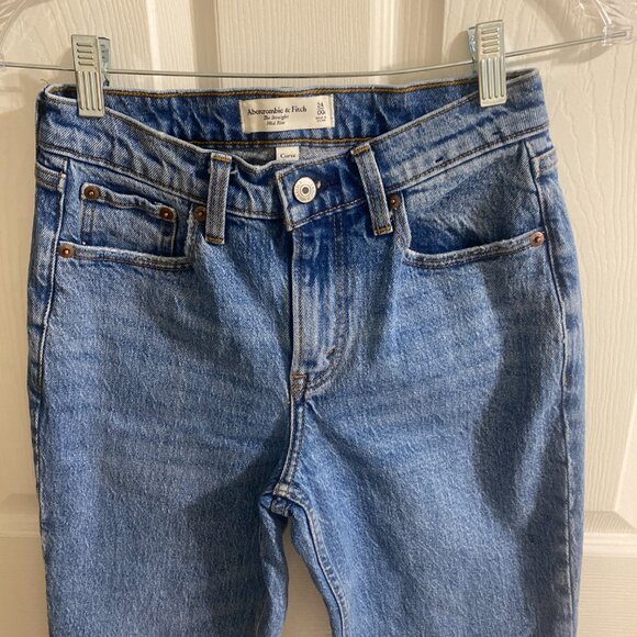 Abercrombie & Fitch Curve Love Mid-rise Straight-Leg Jeans - Size 24 - Picture 8 of 8